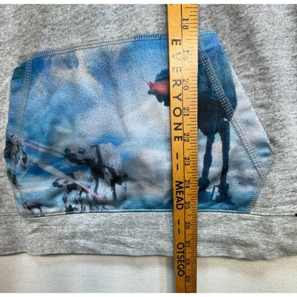 Star Wars X On The Byas Gray Long Sleeve Crewneck Sweatshirt With Graphic Front - Picture 6 of 11